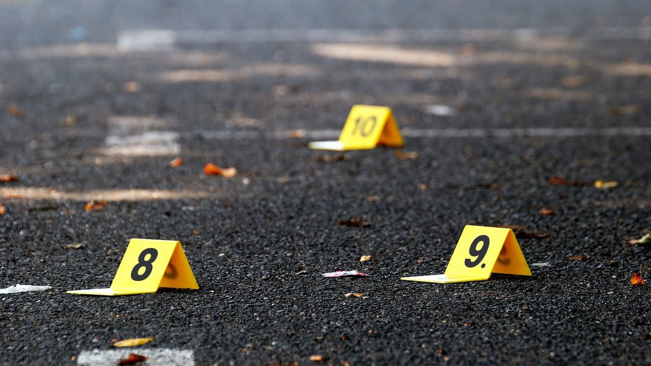 Matan a empleado de gasolinera durante robo fallido en Antioch; el sospechoso está prófugo