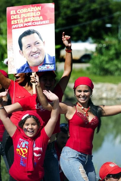 "El domingo bien temprano, toque de diana, todo el mundo a votar por Chávez el 7 de octubre, estoy seguro que lo vamos a lograr", espetó, sin dejar de agregar la muletilla de que "la burguesía anda desesperada" y "tiene planes desestabilizadores" para "desconocer el triunfo del pueblo".