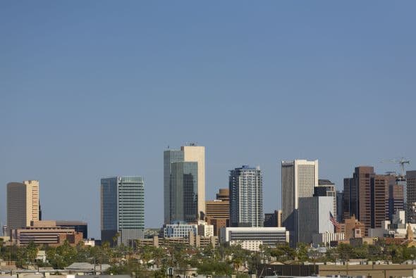Una temperatura promedio de 75 grados Fahrenheit.