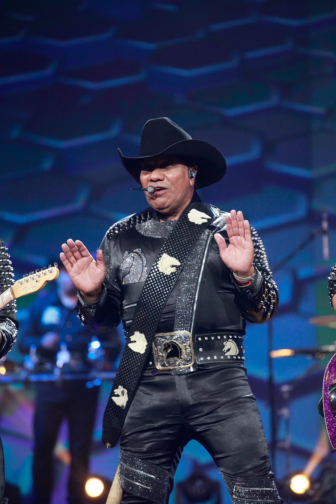 <b><a href="https://www.univision.com/radio/radio-nacional/tenerlos-conmigo-es-el-exito-lupe-esparza-habla-de-lo-que-significa-trabajar-junto-a-sus-hijos-en-bronco-video">José Guadalupe Esparza</a></b>, vocalista de la banda, aseguró que no tienen intención alguna de contratar un equipo de guardaespaldas.