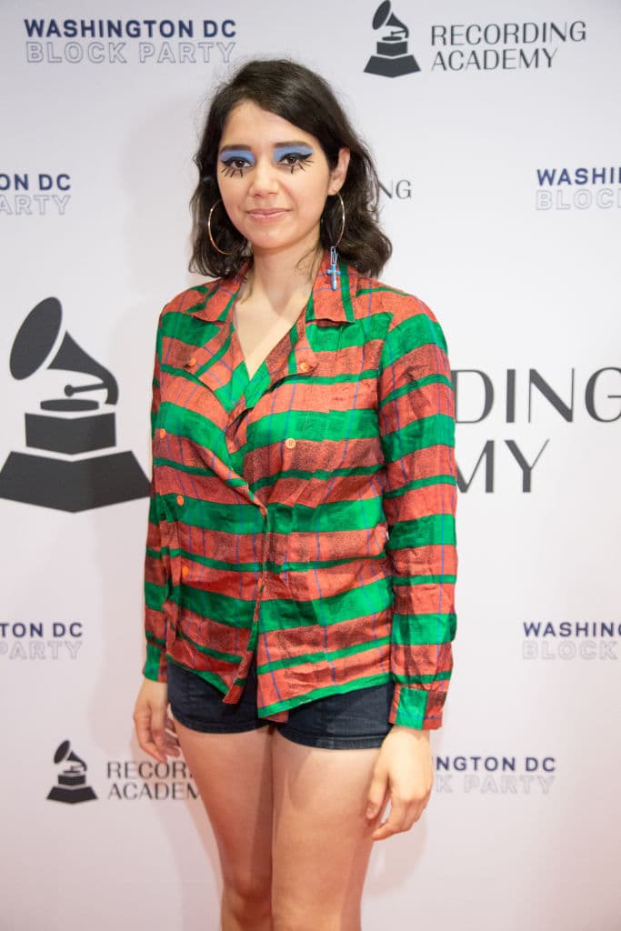 Nacida en Estados Unidos pero de origen mexicano y salvadoreño, Angélica García contagió a Obama con su tema 'Jícama', en donde expone lo difícil que es tener una doble identidad por sus orígenes.
<br>