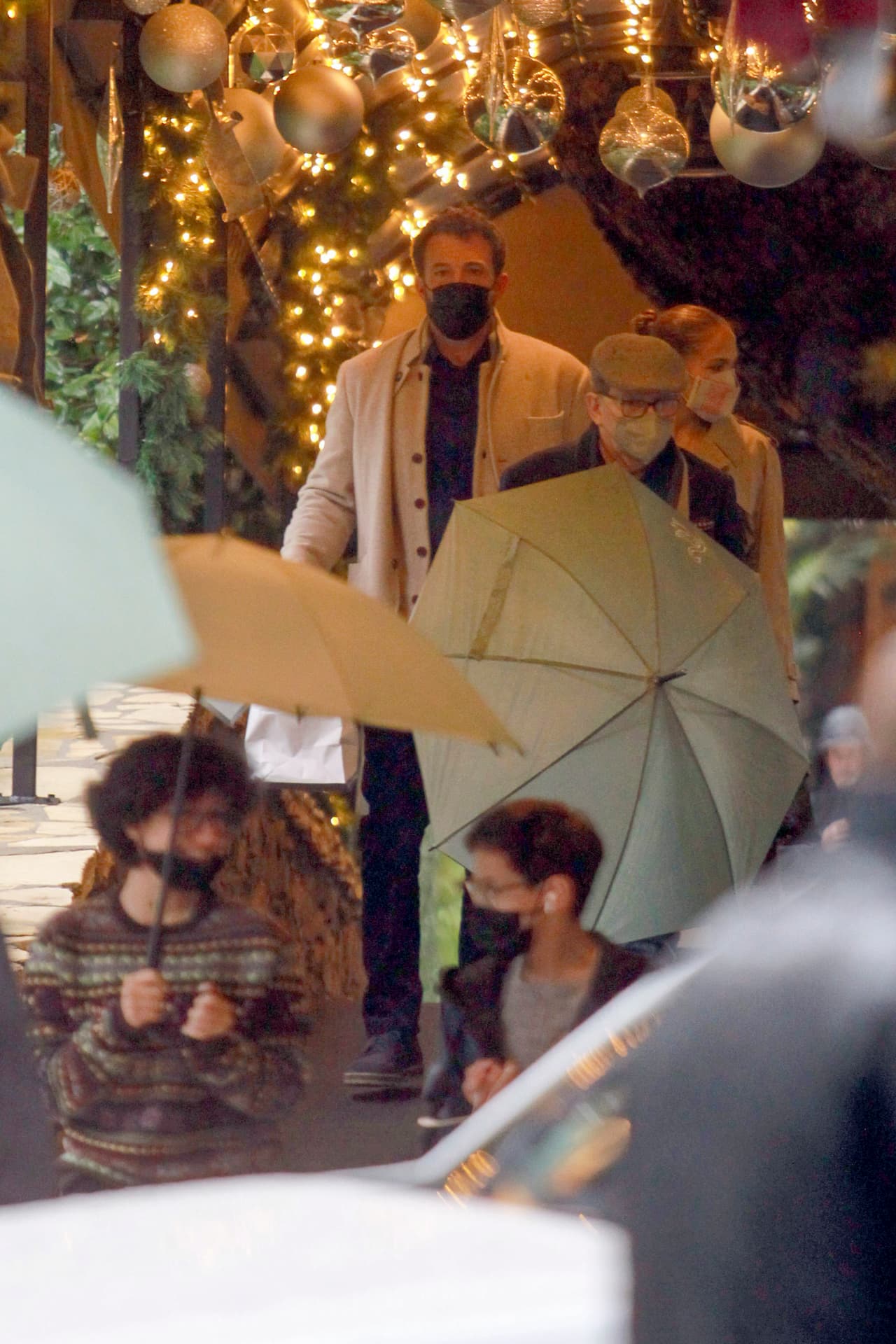 Se les vio felices mientras disfrutaban de un almuerzo en el Hotel Bel-Air.
<br>