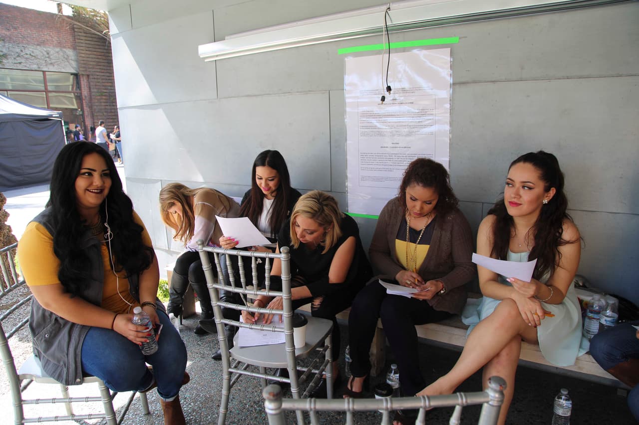 Las concursantes de La Reina de la Canción se enfrentarán en un 'Duelo de Reinas', donde tendrán que cantar a dúo con una compañera de su mismo equipo y probar quién es la mejor. Para eso, estuvieron ensayando con sus capitanes y mentores.