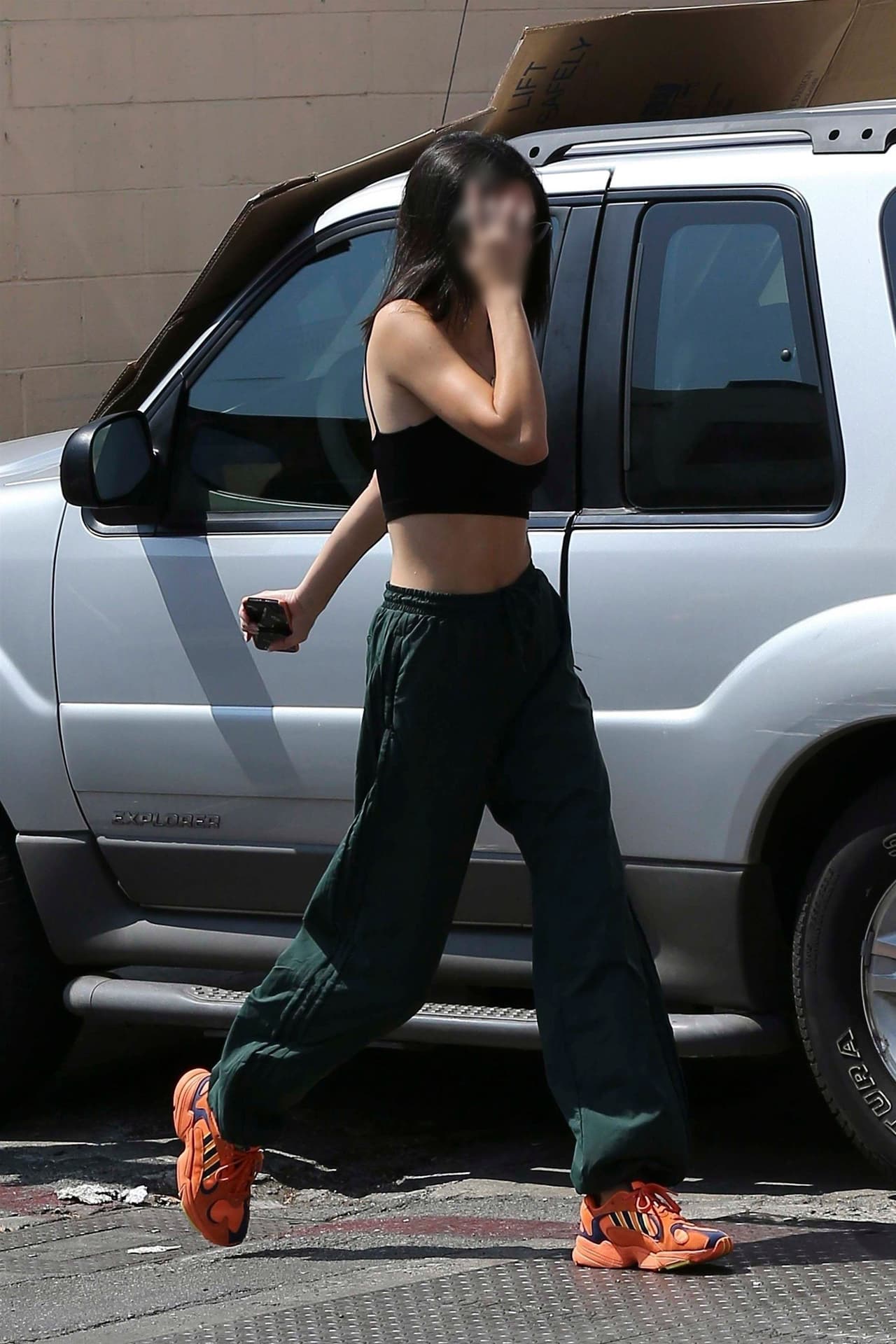 La modelo y el basquetbolista desayunaron en el restaurante Nate'n Al Delicatessen en Beverly Hills.