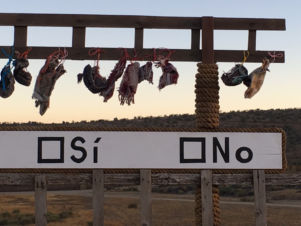 'Sí' o 'no', las opciones de respuesta para los que observan la obra de ambos lados de la frontera.