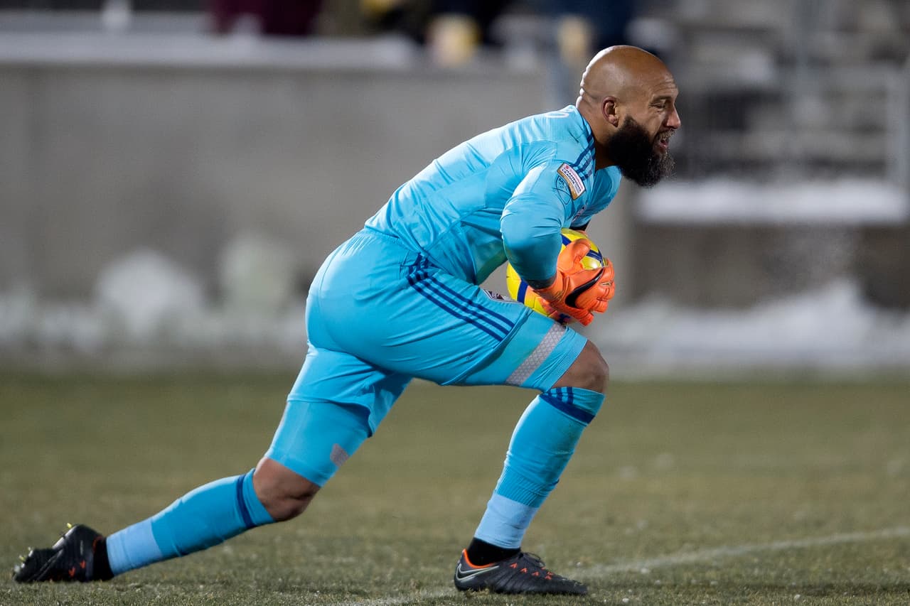 El arquero Tim Howard, cuota de experiencia en el Colorado Rapids, no pudo aportar lo necesario para un resultado favorable.