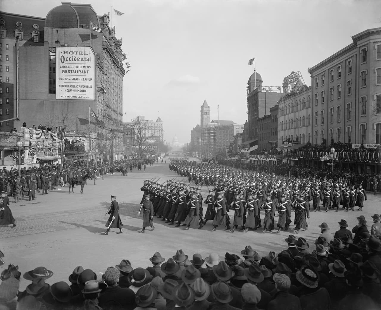 El apoteósico desfile inaugural por la avenida Pennsylvania durante la segunda toma de posesión del Woodrow Wilson, el 4 de marzo de 2017. Thomas Jefferson fue el primero en ser anfitrión de un desfile inaugural cuando se reeligió en 1805.