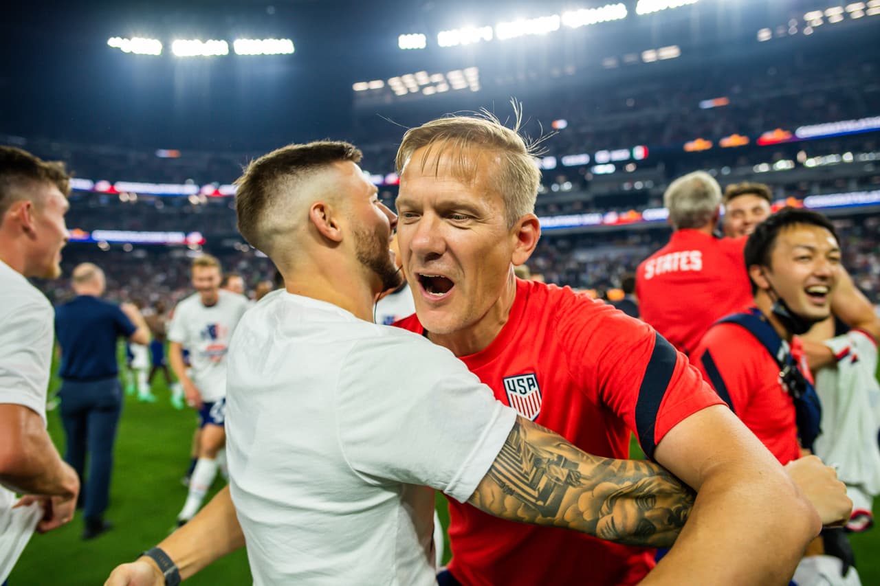 Efusividad y sorpresa… Team USA festejó en grande la obtención de su séptima Copa Oro de la Concacaf tras vencer a México en la Gran Final que se disputó en Las Vegas.