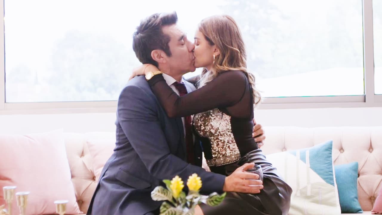 Tras ser despedido como presidente de la empresa, Toño decidió contarle la verdad a Natalia para poder regresar a su vida normal. Pero ella le reiteró que prefería la nueva versión de Ricardo, y le dio un apasionado beso, provocando que desistiera de su intención.