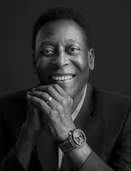 <b><a href="https://www.univision.com/noticias/america-latina/muere-el-rey-pele-edson-arantes-do-nascimento-brasil">Pelé, exfutbolista</a></b>
<br>
<br>Edson Arantes do Nascimento, conocido mundialmente como Pelé, falleció el 29 de diciembre a los 82 años. 
<br>
<br>Tras ser hospitalizado a finales de noviembre por una infección respiratoria en noviembre pasado y por complicaciones del cáncer que padecía desde hace tiempo. La semana pasada, el hospital anunció que la salud del ganador de tres Mundiales con Brasil había empeorado y que el cáncer había avanzado. "Todo lo que somos es gracias a ti. Te amamos infinitamente. Descansa en paz", la hija del exdeportista, Kelly Nascimiento, escribió en un post de Instagram.