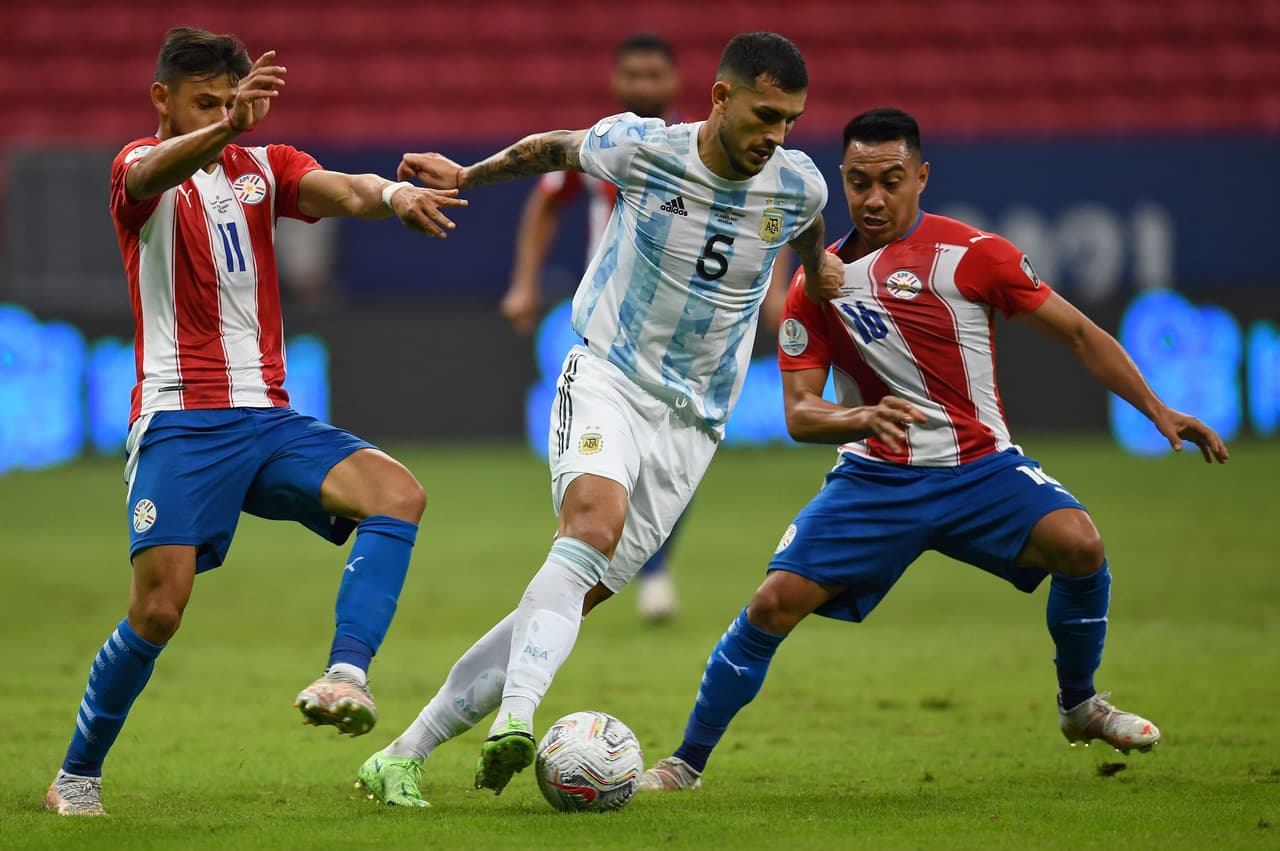 Con un solitario gol de Alejandro Gómez el equipo de Argentina venció a Paraguay y se metió a la siguiente ronda de la Copa América.