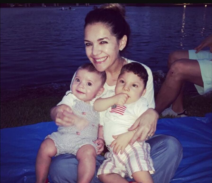 'Pollis' junto a su hermano Lucca en una de sus primeras fotos.