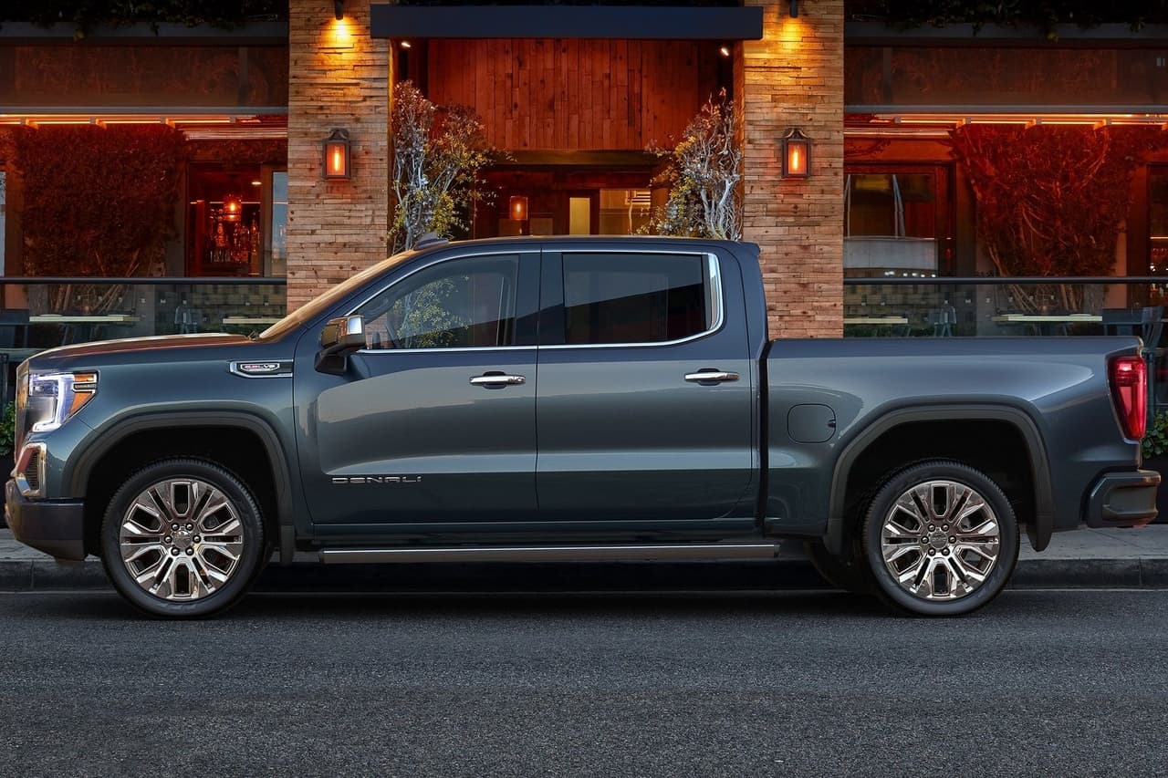 <h3 class="cms-H3-H3"><b>7. GMC Sierra 1500</b></h3>
<br>
<br>
<b>Diferencial porcentual de precio sobre modelo de un año de uso: </b>8.2%
<br>
<br>
<b>Diferencial de precio en dólares sobre modelo de un año de uso:</b> $4,731