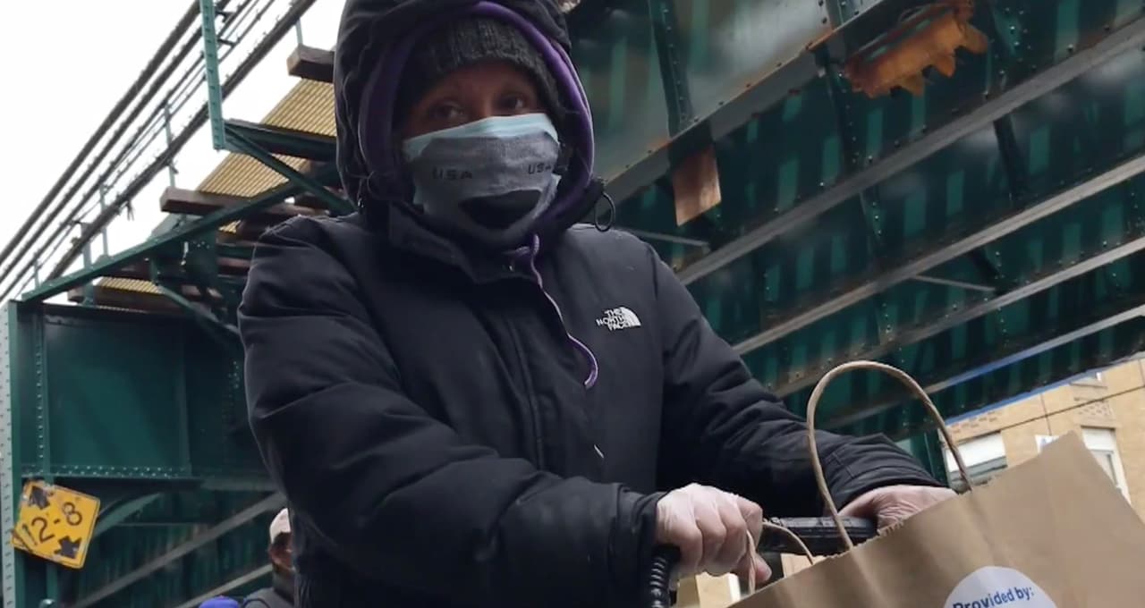 "¡Trump, ponte las pilas!": neoyorquinos piden ayuda al gobierno federal en medio de escasez