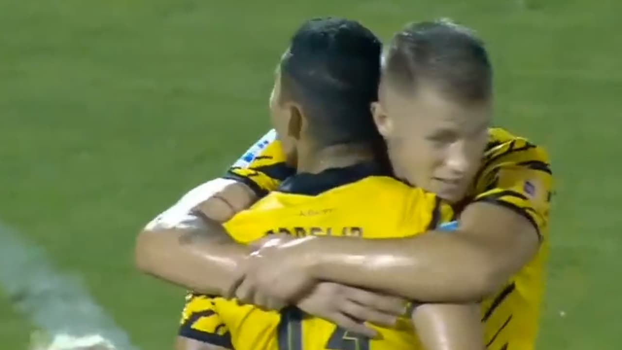 ¡Golazo del Mago! Orbelín Pineda anota con AEK Atenas
