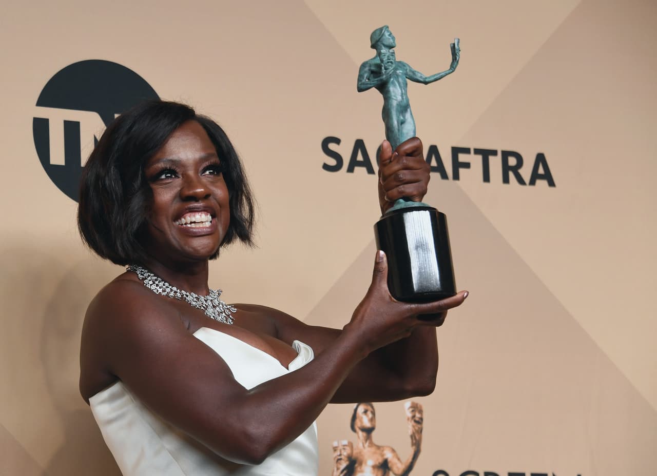 LOS ANGELES, CA - JANUARY 29: Actor Viola Davis, winner of the Outstanding Performance by a Female Actor in a Supporting Role award for 'Fences,' poses in the press room during the 23rd Annual Screen Actors Guild Awards at The Shrine Expo Hall on January 29, 2017 in Los Angeles, California. (Photo by Alberto E. Rodriguez/Getty Images)