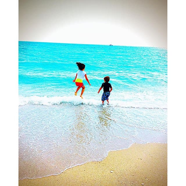 "Amanece y esta es mi vista. ¡Nada más hermoso! ¡Gracias Dios por este día!" escribió la cantante en su cuenta de Instagram.