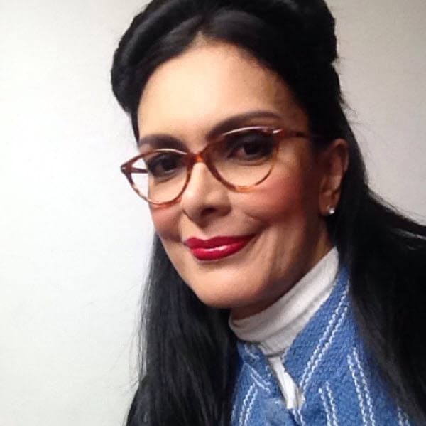 Marcela Posada es una exitosa actriz que obtuvo el reconocimiento internacional gracias a su interpretación de Sandra Patiño, una de las integrantes del 'cuartel' en el melodrama colombiano. 'La Jirafa', como era conocida en las oficinas de Ecomoda, era una de las secretarias que, junto a sus amigas, le pusó la sal y la pimienta a la historia.