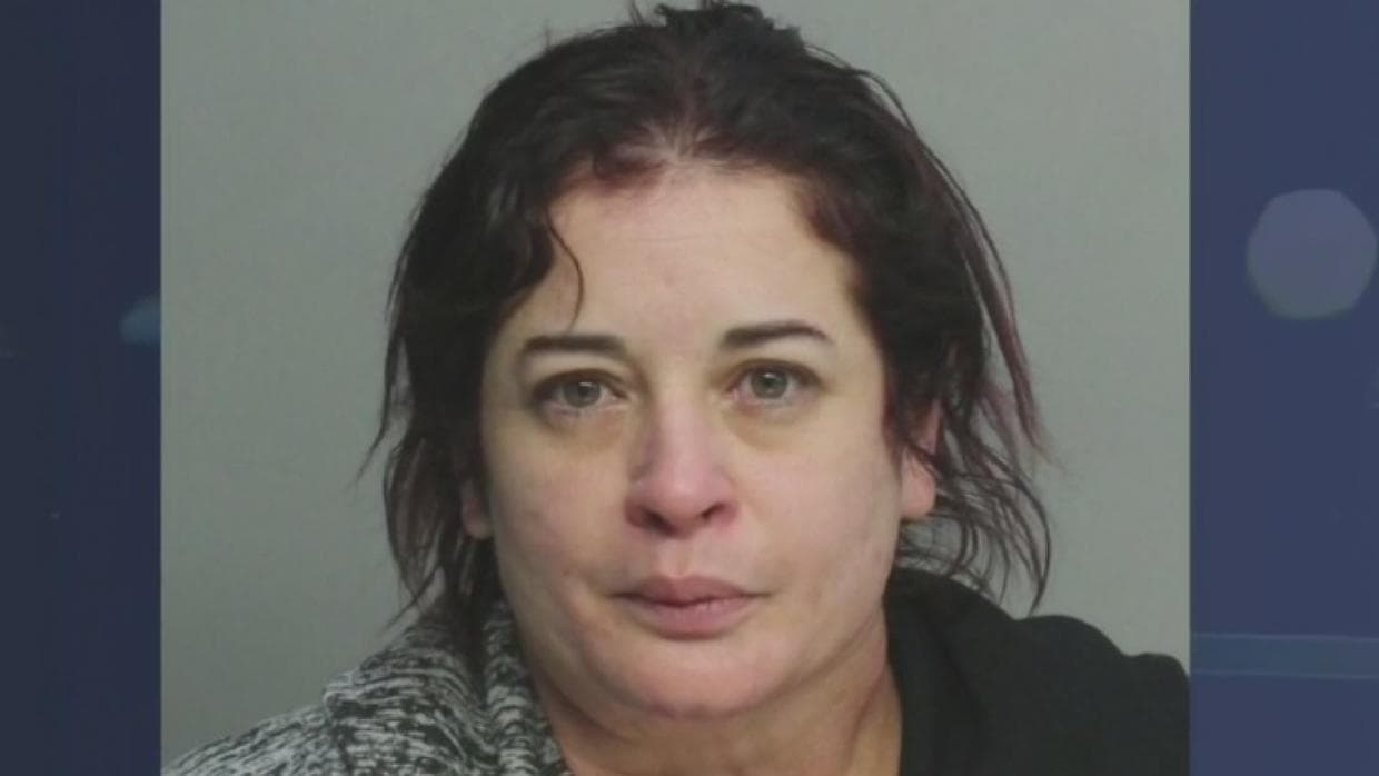 Arrestan a una mujer de 43 años por acosar sexualmente a un adolescente de 15 años