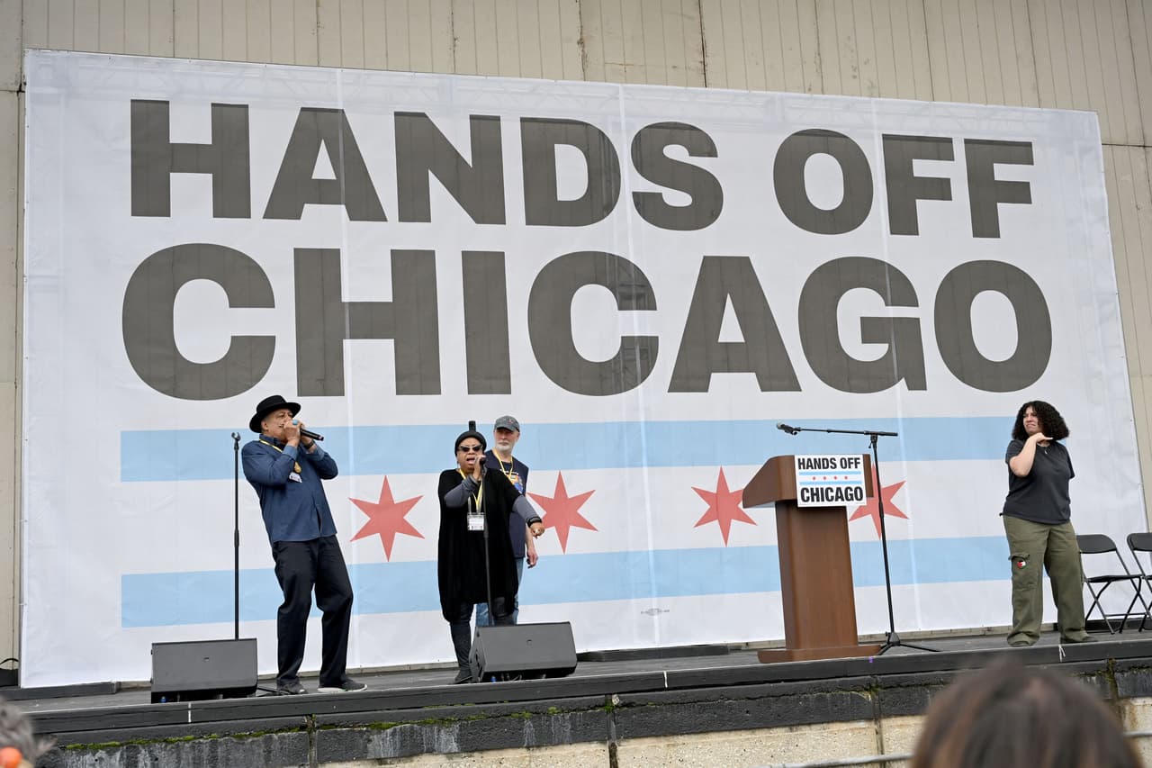 Otra participante invitó a más personas a sumarse.
<br>
<br>“Usen el poder los que podamos salir, salgamos a protestar y a decir que estamos inconformes con lo que está pasando con este país, con la democracia, con los derechos humanos aquí en Chicago”, comentó Juliana.
<br>