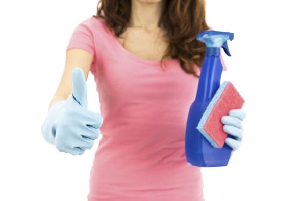 Sólo debes tener a la mano tu detergente desengrasante preferido. En el mercado existen jabones líquidos y en polvo que te harán muy fáciles las labores.