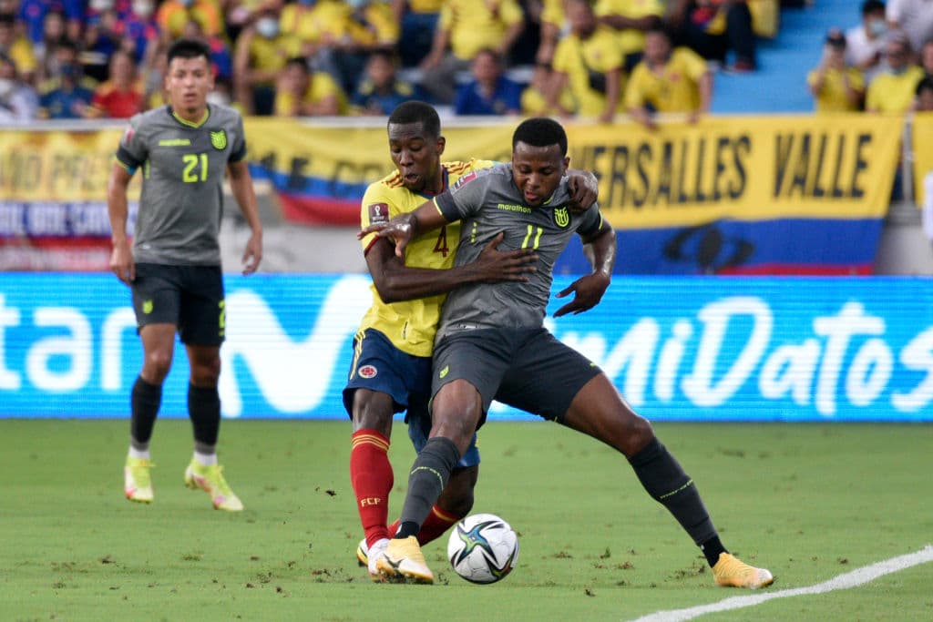 Con polémicas del VAR, Colombia y Ecuador no logran romper el empate 0-0 y se conforman con un punto.