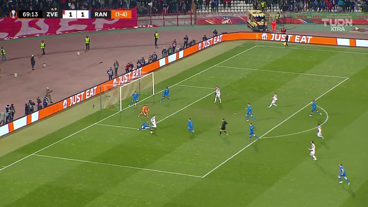 ¡TIRO ATAJADO! disparo por Milan Gajic.