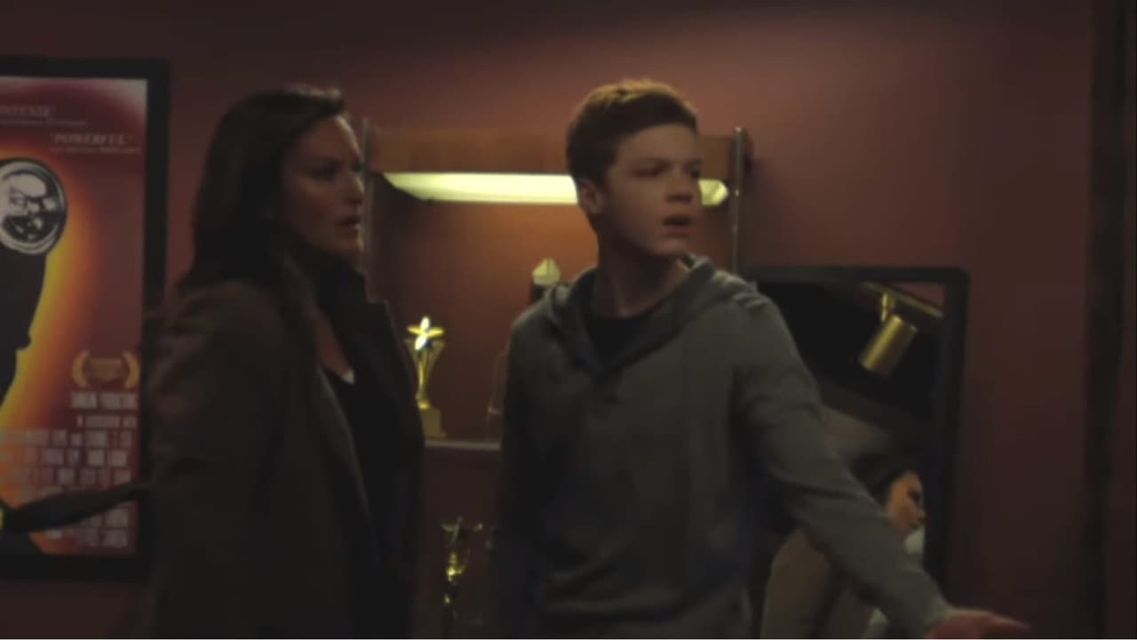 Este actor apareció en la serie en el episodio 13 de la temporada 13, interpretando a un joven abusivo que controla a su pareja y a la hija de ésta. Al final, en una situación de rehenes, la detective Olivia conecta con él por sus traumas parentales y consigue que se entregue.