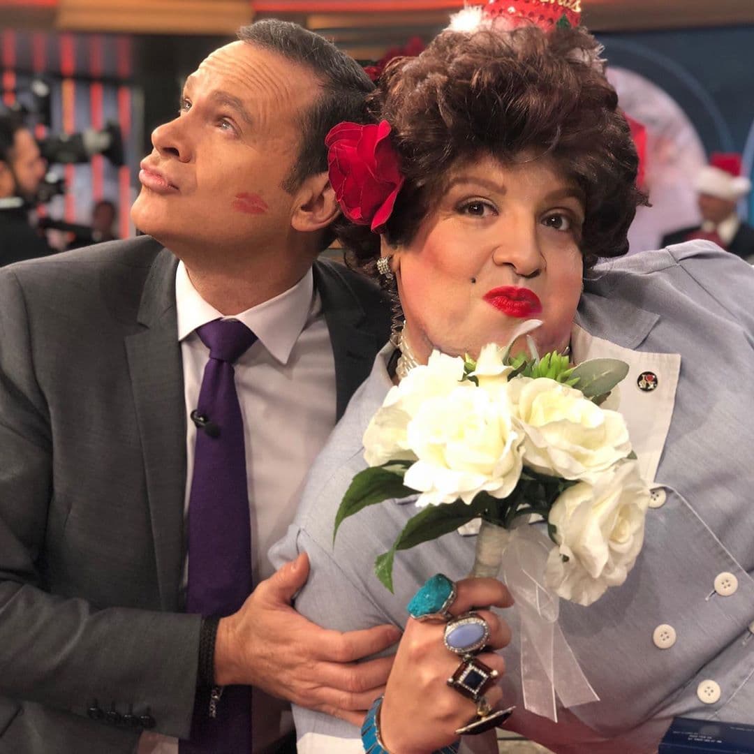 Doña Meche entregó esta mañana muchos regalos, y ante su generosidad, la familia del show matutino le desea que el próximo año le llegué un novio que la haga muy feliz.