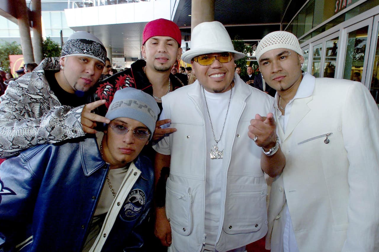 Entre 1999 y el 2006, Kumbia Kings alcanzó un gran éxito y aceptación entre el público latino y estadounidense. Algunos de sus temas más famosos fueron ‘Sabes a chocolate, ‘Fuego’, ‘Desde que no estás aquí’, entre otros.
