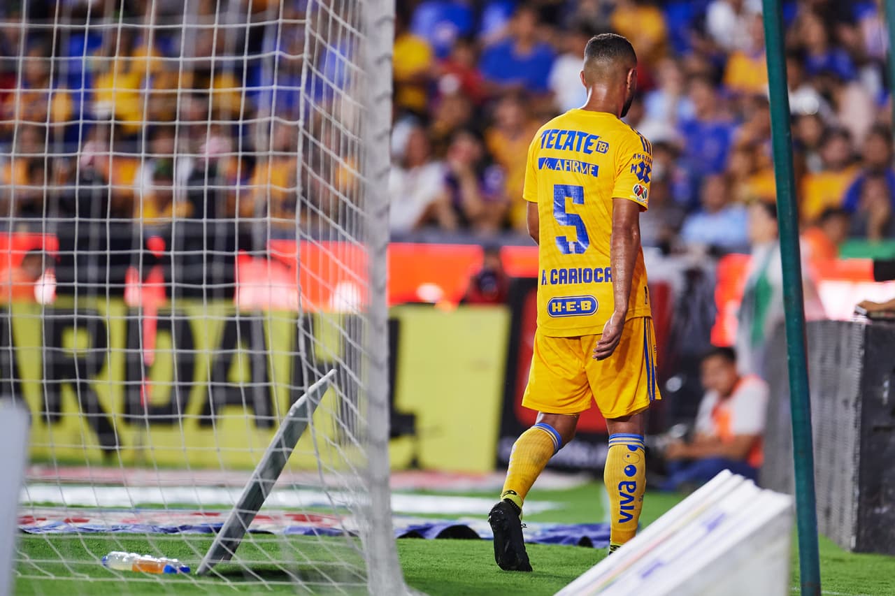 Así se fue de la cancha el brasileño.