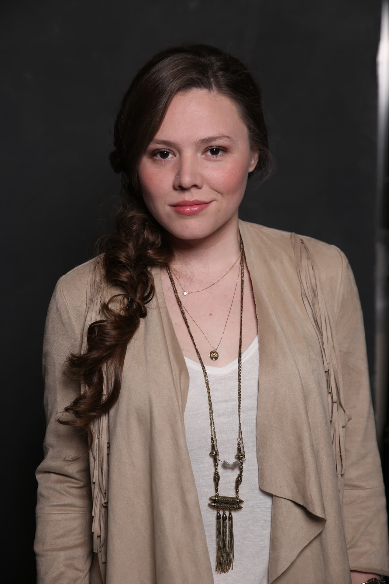 Su cabello rizado natural se ve increíble con este tipo de peinado.