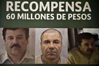 Imagen difundida por las autoridades mexicanas en distintos periódicos, pidiendo a la población ayuda para recapturar a Joaquín Guzmán Loera, donde se ofrece una recompensa de unos 3.8 millones de dólares.