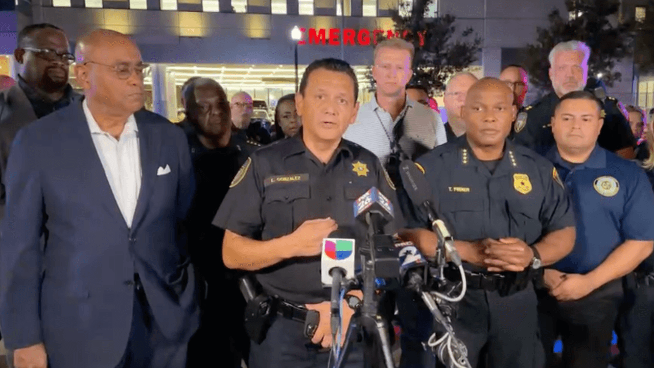 Reportan grave a oficial del condado de Harris por recibir al menos dos balazos en el torso