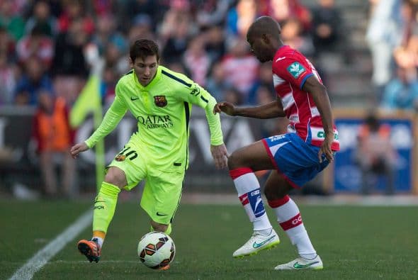 Acciones de la jornada 25 en España donde el Barcelona goleó 3-1 al Granada a domicilio con anotaciones de Rakitic, Suárez y Leo Messi.