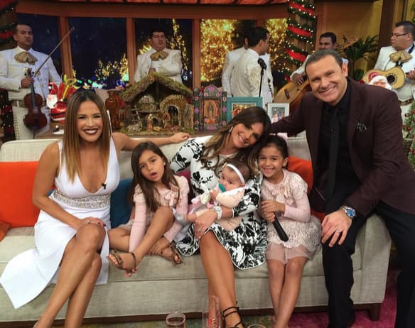 Bárbara Bermudo llegó con sus tres princesas a Navidad en Familia.