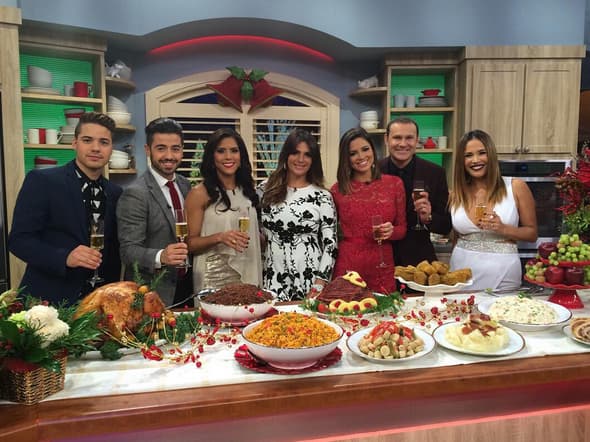 Todos listos para el brindis de Navidad.