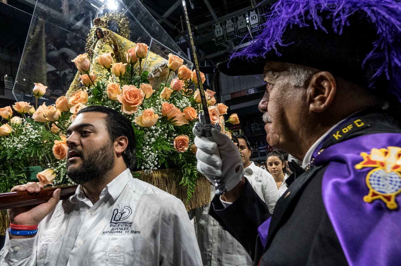 El rector de la Ermita, el padre Fernando Hería, dijo que el aplazamiento de esta celebración para el Día de la Hispanidad, es la segunda desde que en el año 1992 el huracán Andrew obligó también a postergar la celebración de esta “gran tradición cubana”.