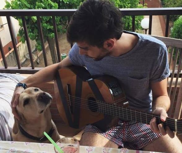 Podría ser que a la cantante le haya llamado la atención el talento, la frescura y ternura de este guapo español.