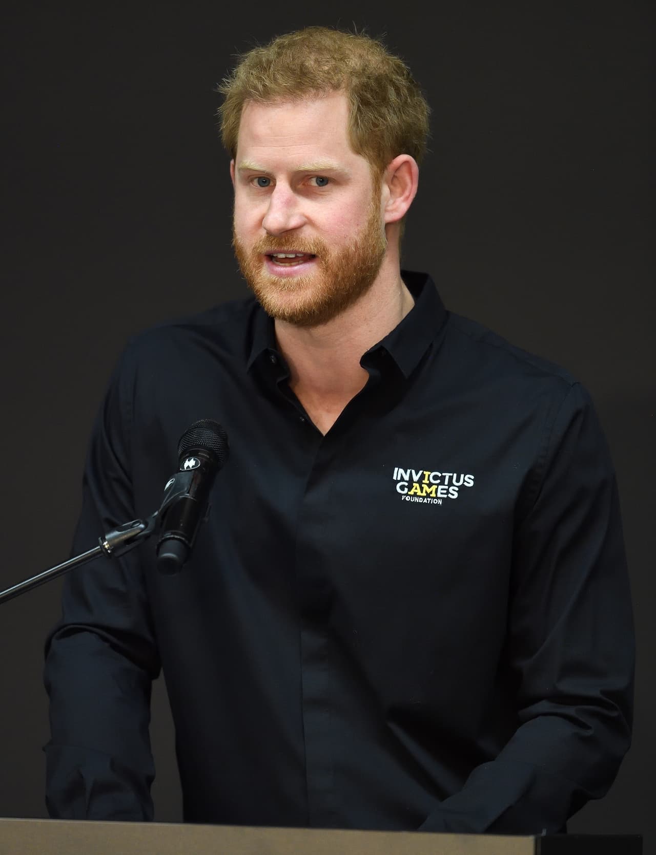 El hijo menor del príncipe Carlos tuvo una charla íntima con Van der Stroom sobre la crianza de los hijos y lo que significó para él la pérdida de su madre, quien falleció en París en 1997.