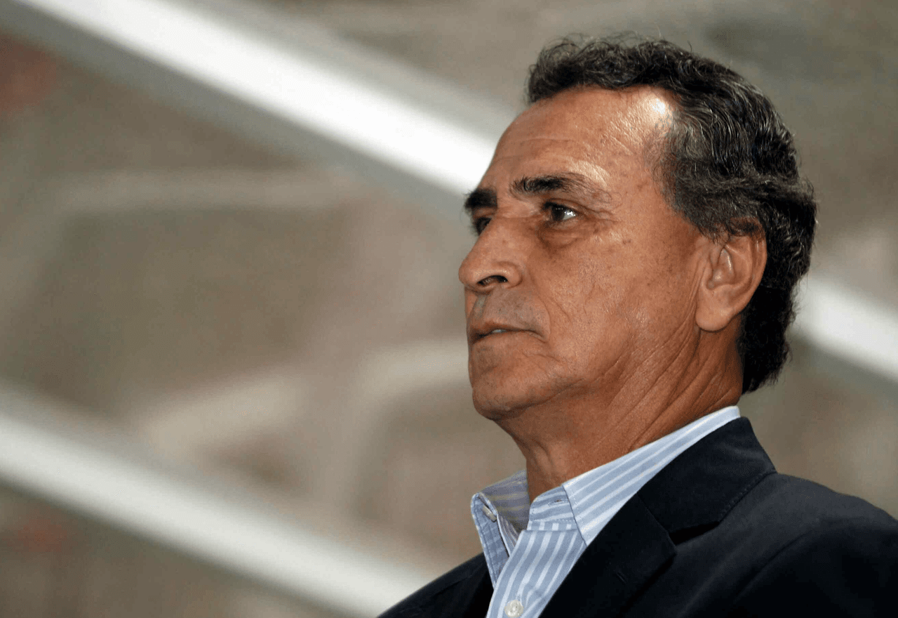 José Luis Real dirigía a Chivas y Daniel Guzmán estaba al frente de los felinos.