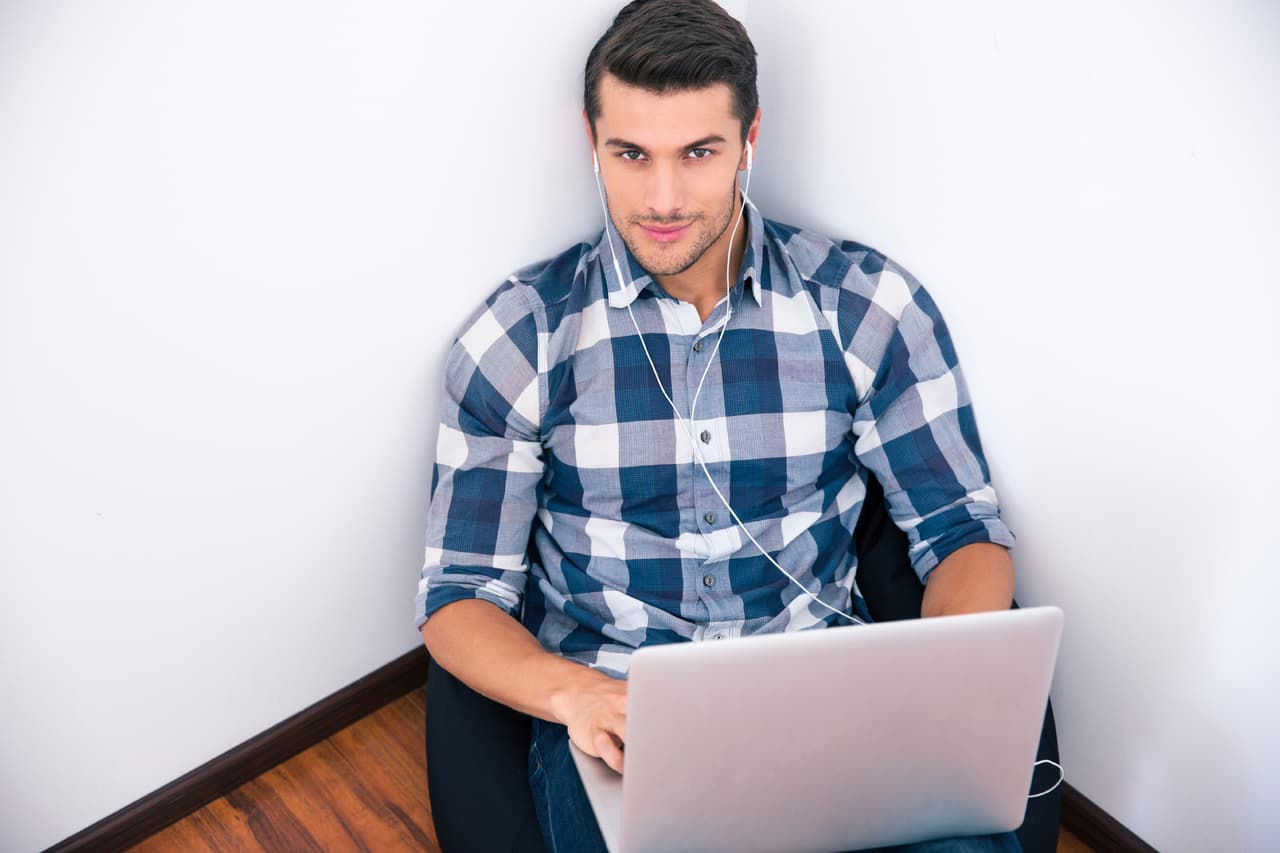 El trabajador. Este hombre tiene un sentido enorme del compromiso y la responsabilidad. Un fantástico partido para cualquiera.