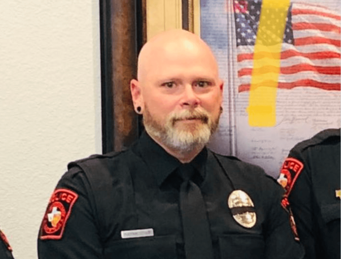 Oficial que escoltaba una procesión fúnebre resulta herido en un accidente en la I-35