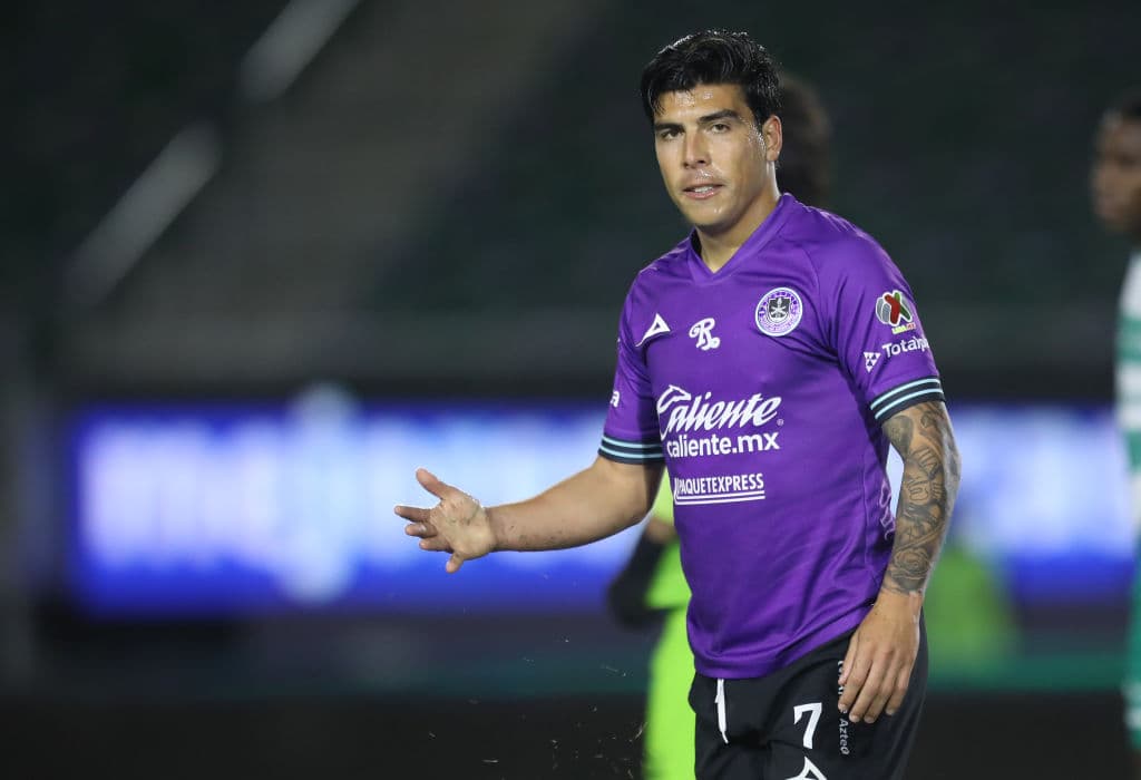 Los de Almada presionaron hacia el final del juego, pero no llegó el tanto que les diera los tres puntos en El Kraken. Santos retiene temporalmente el liderato con 7 unidades, mientras que el conjunto de Tomás Boy llegó a 4 puntos. Mazatlán recibirá a Pachuca y Santos hará lo propio con las Águilas del América en la cuarta fecha de la competición.