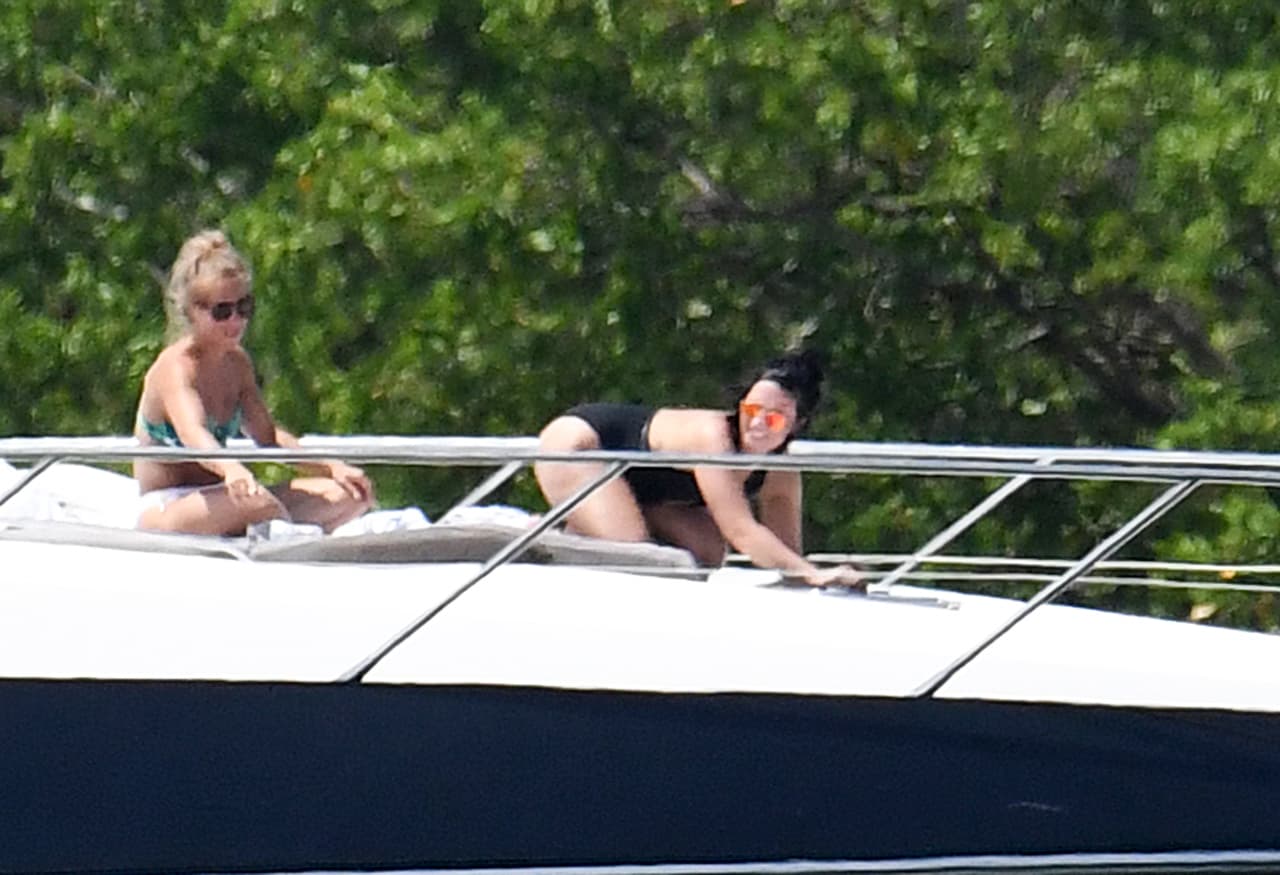 Aunque en el pasado sufrió al no aceptar su físico, hoy se le ve muy segura y feliz con su cuerpo.