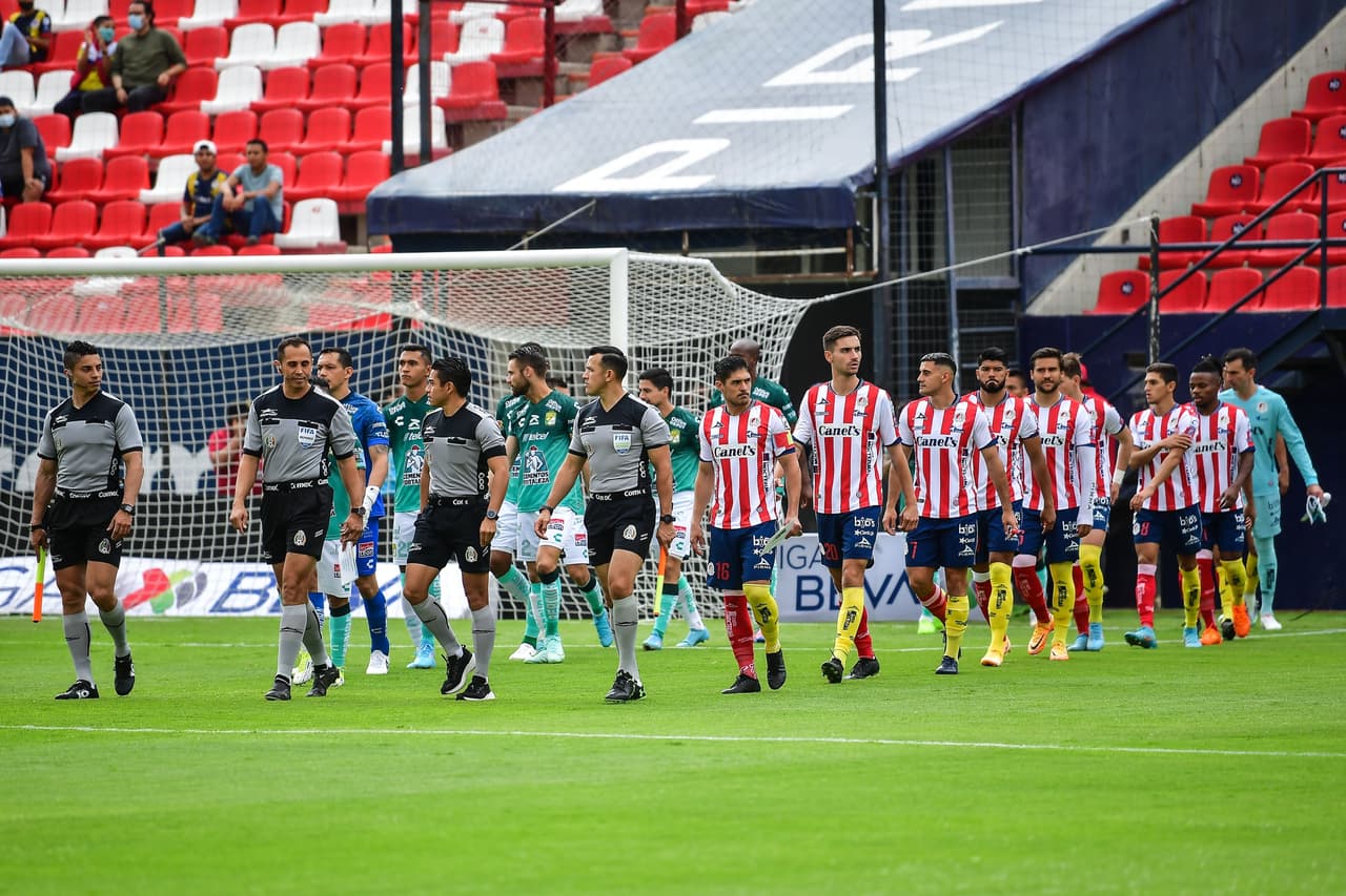 La afición fue escasa, pero ruidosa.