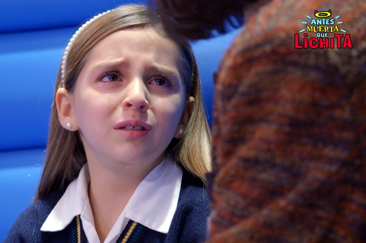 Lichita trata de explicarle a Ximena que todo es un mal entendido, pero la desilusión y las mentiras hacen que ella ya no le crea nada.