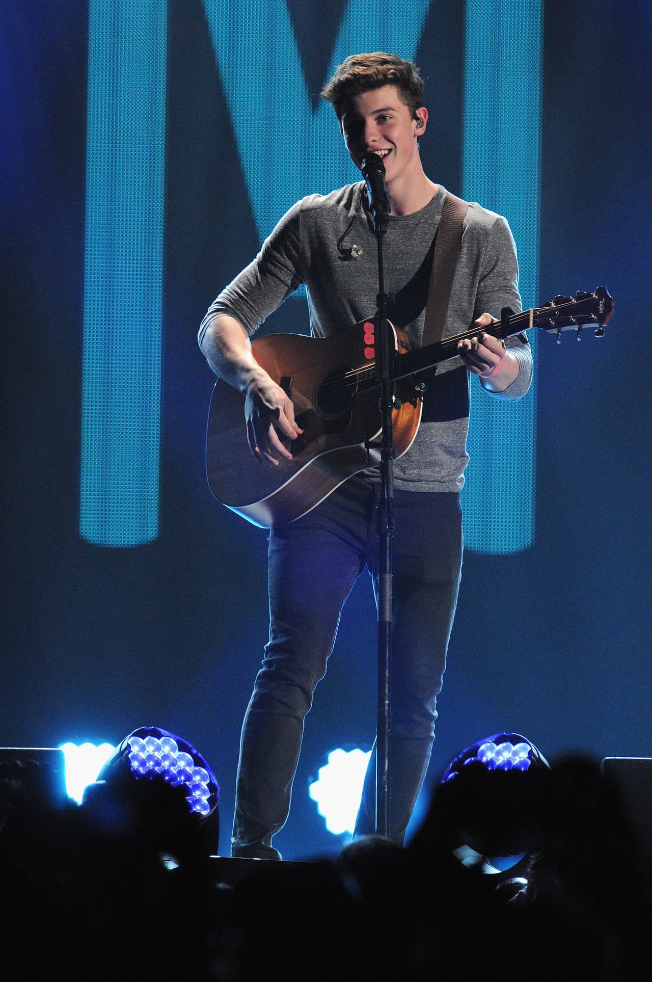 El sentimentalismo de Austin Mahone también formará parte del elenco para despedir al 2015.