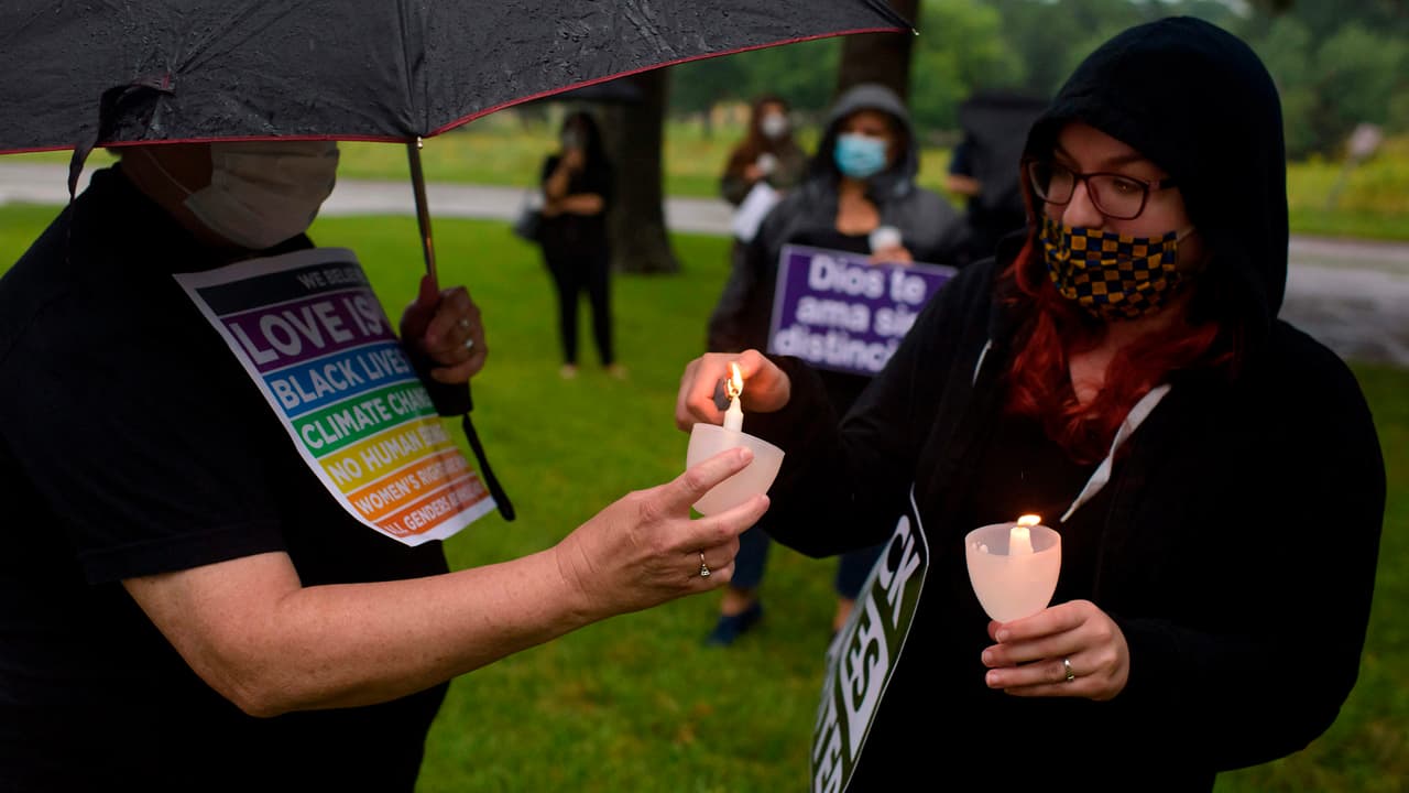 El encuentro se hizo el domingo bajo la lluvia que arreció parte del área de 
<a href="https://www.univision.com/temas/houston">Houston</a>.