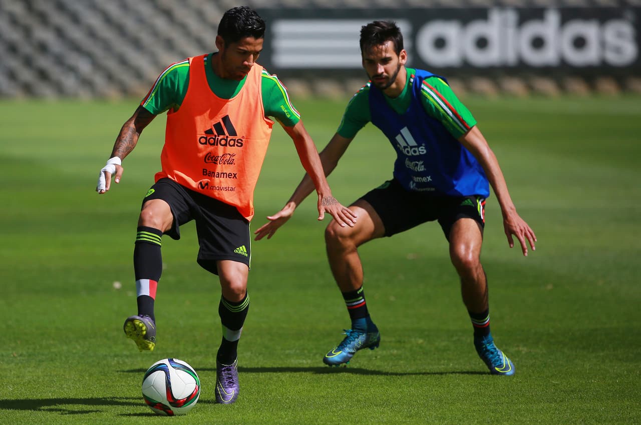 Javier Aquino se disculpó con Luis Garrido por lesionarlo